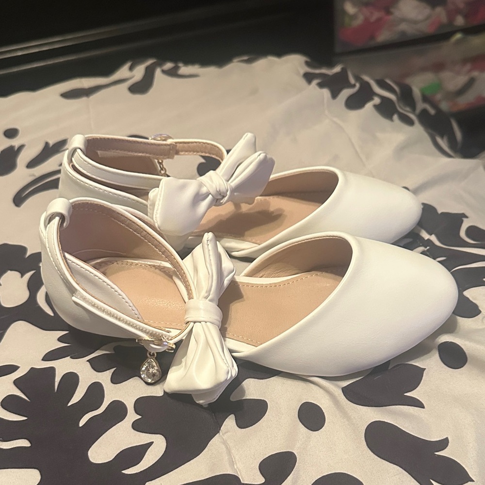 Elegant White Kids Shoes with Bow